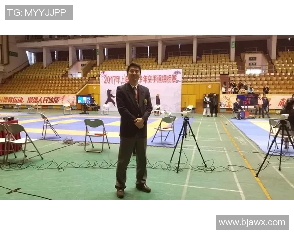 张磊亲授羽毛球技巧与心得分享助你提升球技的秘诀