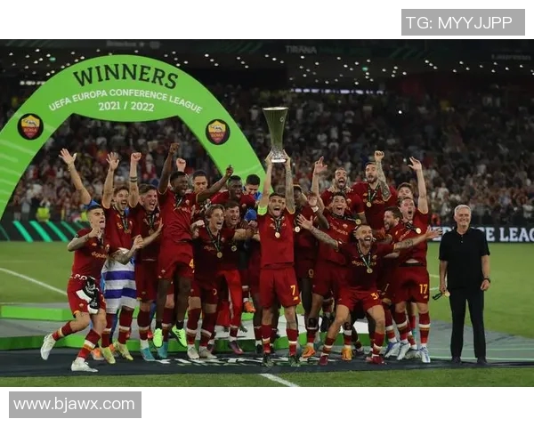 费耶诺德与罗马激战正酣谁将夺得欧联杯的荣耀之巅