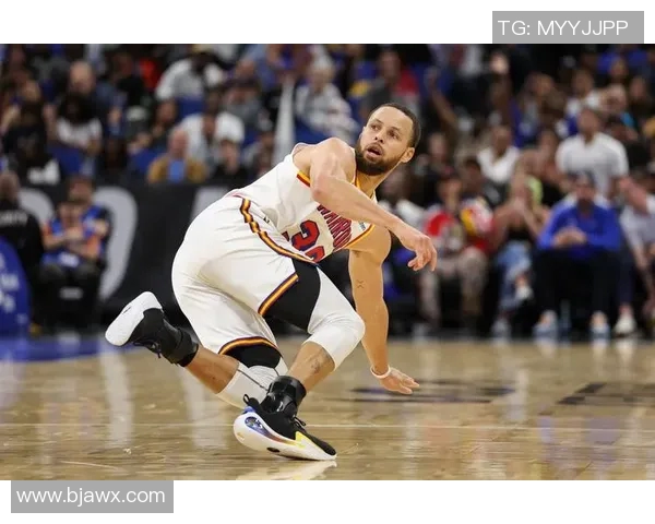 库里三分球总数突破4000大关成为历史第一人再创辉煌成就