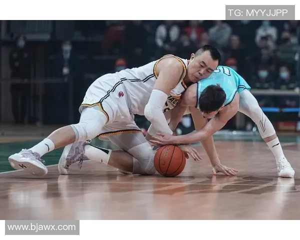 韩德君:从篮球场上的巨人到新时代体育精神的传承者 韩德君:从篮球场上的巨人到新时代体育精神的传承者