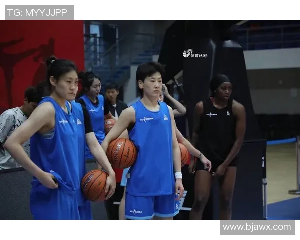 山东女篮与沈阳女篮激战正酣谁能在赛场上笑到最后