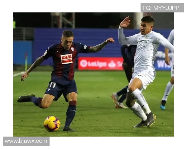 美洲队与韦拉克鲁的激烈对决揭示了足球战术的魅力与团队合作的重要性