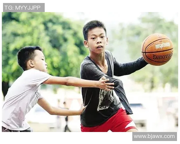 篮球明星独臂逆袭人生传奇展现不屈精神与运动魅力的感人故事